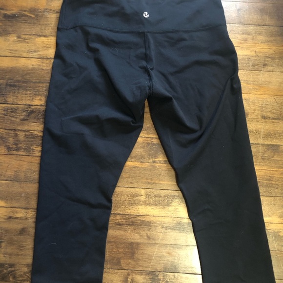 Lululemon Crops/Capri - Picture 2 of 3